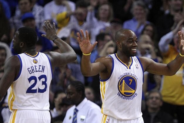 Curry explodes for 39 Warriors throttle Blazers