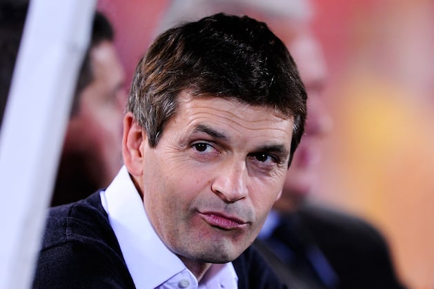 Tito Vilanova Travels to Paris with Squad