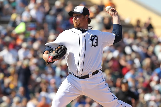 Tigers Weather Cold, Late Twins Rally in Opening Day Win