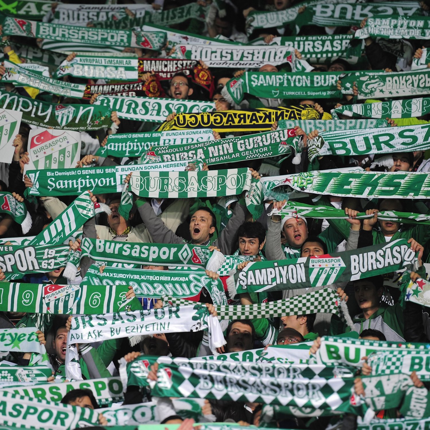 Bursaspor Goalkeeper Harun Tekin Hits out at Pitch Intruder - Bleacher Report