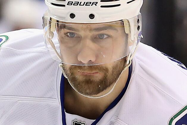 Canucks Re-Sign Higgins: Four Years, $10 Million