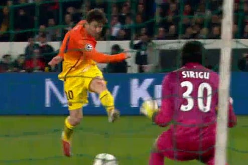 Messi Gives Barca 1-0 Lead in Paris