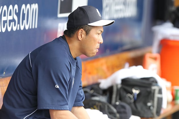 Kuroda Pulled from Game After Getting Hit in Hand by Line Drive