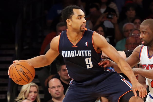 Henderson Helps Bobcats End Sixers' Streak at 3
