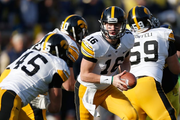 Video: Early Glimpse of Hawkeye Football Team