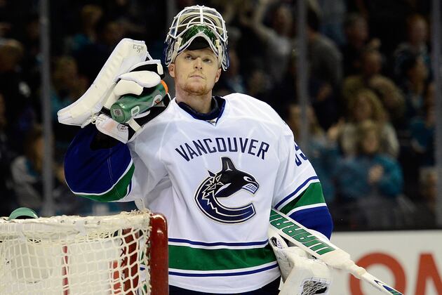 Schneider Perfect in Canucks Win over Oilers