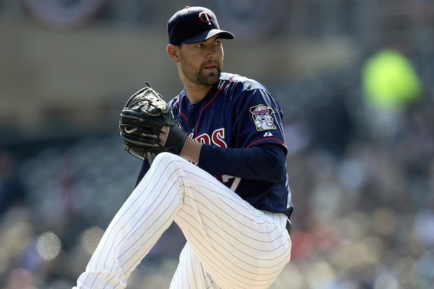 Pelfrey Wins Debut as Twins Pummel Tigers