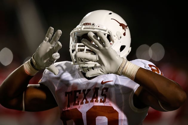 Texas Longhorns RBs Working on Pass Protection