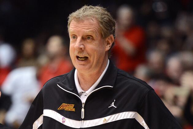 Tim Cluess to Remain at Iona