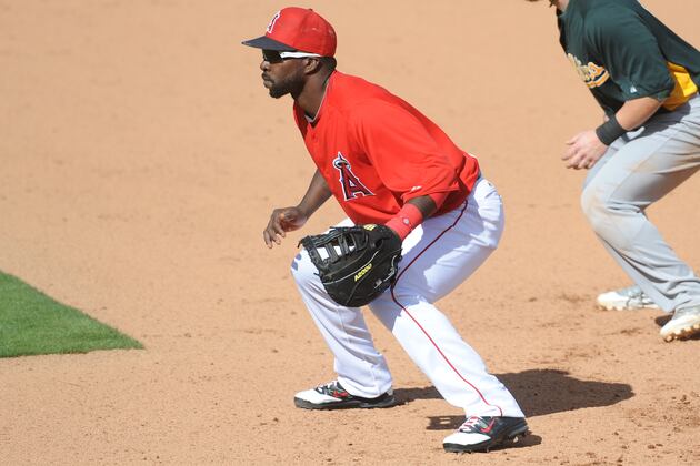 Bill Hall Re-Signs with the Angels