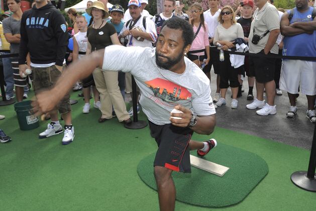 Sources: Jets Insist Revis Attend Workouts