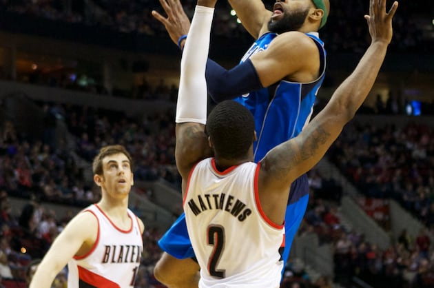 Blazers G Wesley Matthews Helped off Court with Right Ankle Injury