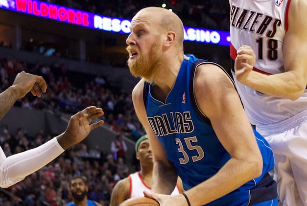 Kaman Lifts Mavs Past Blazers