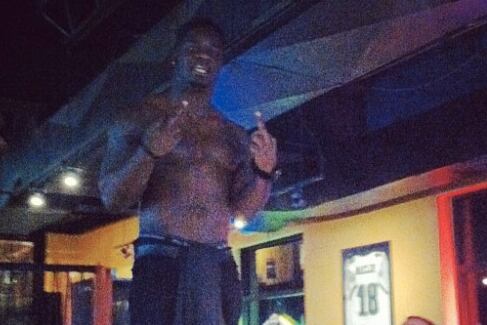 Falcons LB Sean Weatherspoon Guest Bartending Gig Gets Crazy