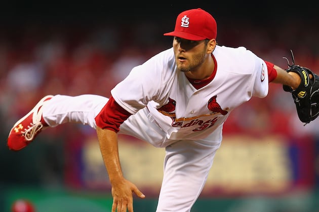 Lynn Strikes out 10 as Cardinals Top Reds 5-1