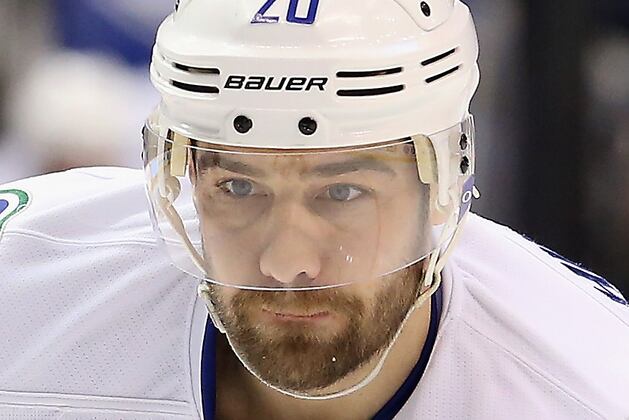 Canucks Get Good News on Chris Higgins, Mild Knee Strain, out 'Couple of Weeks'