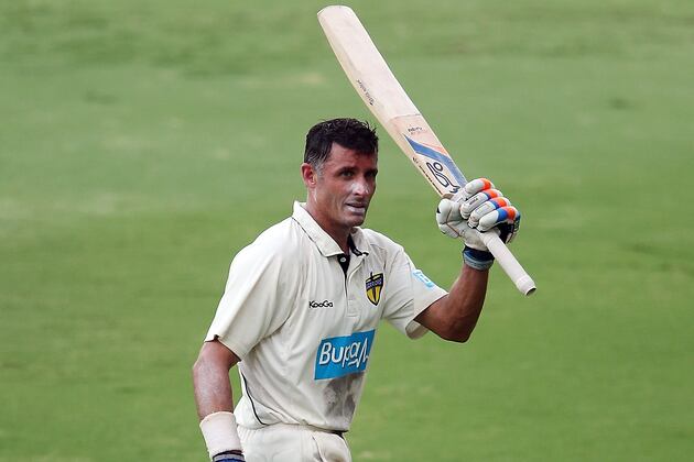 Hussey Stars in Super Kings Romp