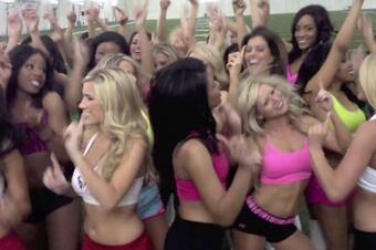Texans-cheerleaders-fandangoing-650x369_crop_north