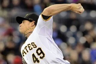 Pirates Defeat Unlucky Reds