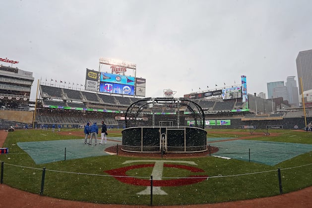 Light Snow and Rain Postpones Mets, Twins Game to Aug.19