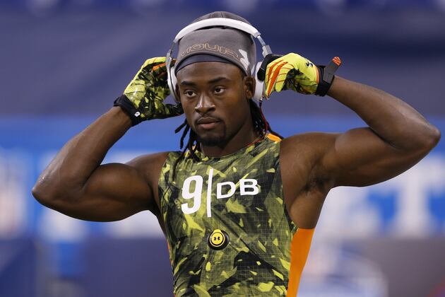 Inside the Eagles: Decisions to Make at Safety