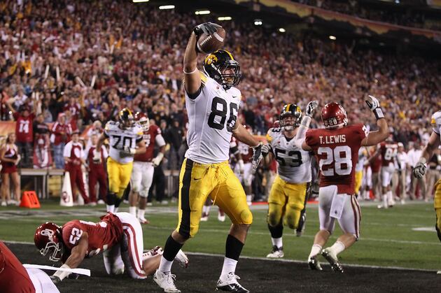 Fiedorowicz Vital to Hawks' Offense