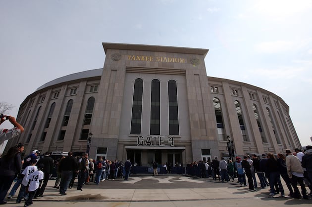 Neil Diamond Thanks Yankees for 'Sweet Caroline' Boston Tribute
