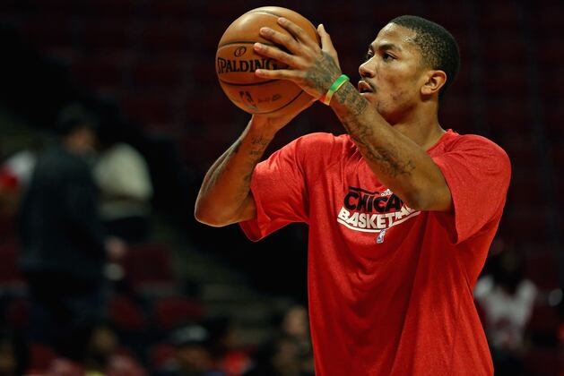 Derrick Rose's Lack of Game Action Would Make Playoff Return a Major Risk