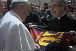 Video: Messi Sent a Jersey to the Pope