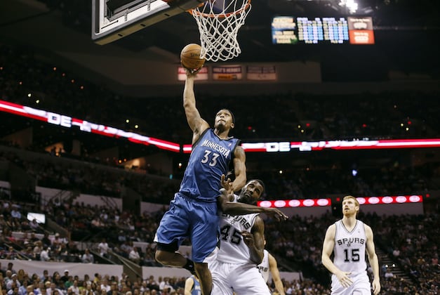Wolves snap 16-game skid at San Antonio