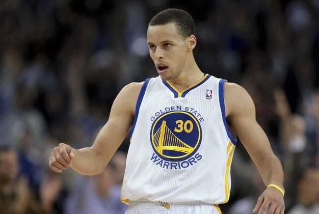 Stephen Curry Breaks Ray Allen's Single-Season 3-Point Record