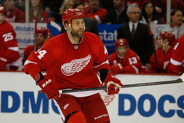 Red Wings' Todd Bertuzzi Working out Hard on Ice