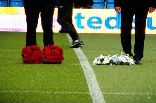 Manchester City Honors Boston Victims Before Premier League Match