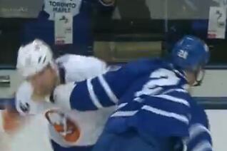 Video: Fight Night Erupts During First Period of Leafs-Isles Tilt in Toronto