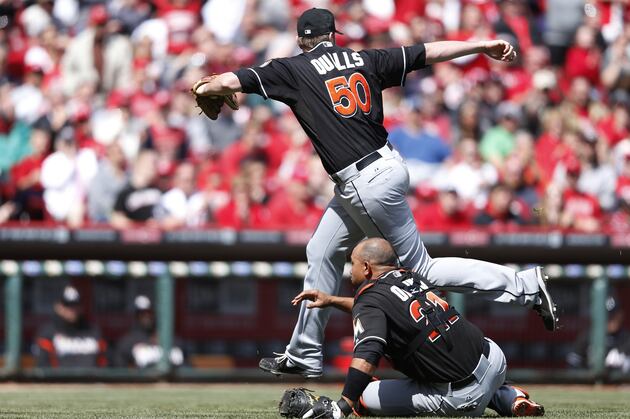 Mistakes Magnified in 13-Inning Loss to Reds