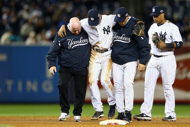 Jeter Expected to Be in Walking Boot When He Rejoins Teammates