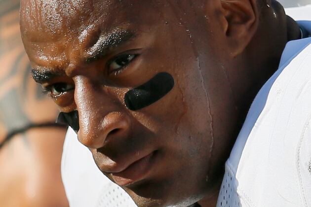 DE Carter, Raiders Cheer Up Boston Victim