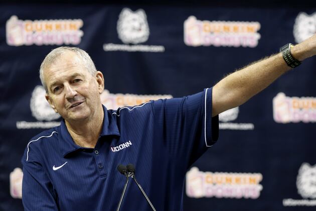 Calhoun, Auriemma Join Mark Twain, Noah Webster in State Hall of Fame