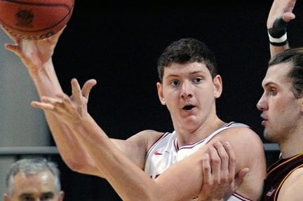 6-Foot-10 Arkansas Transfer Hunter Mickelson Picks KU
