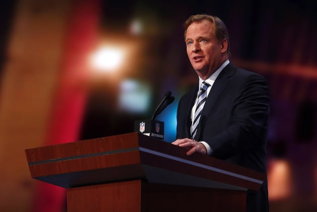 Debate: Grade New England's 1st-Round Draft Trade