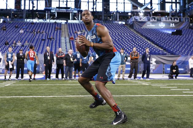 Report: Jets Trying to Move Up to Draft QB