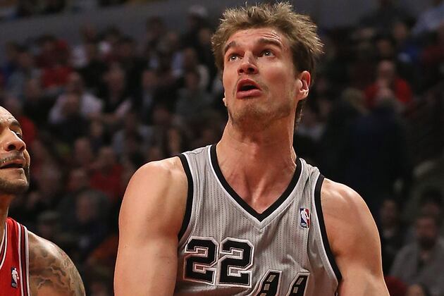 Tiago Splitter Out Indefinitely with Sprained Ankle