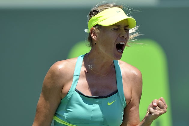 Sharapova Rolls Past Li in Porsche Grand Prix Final