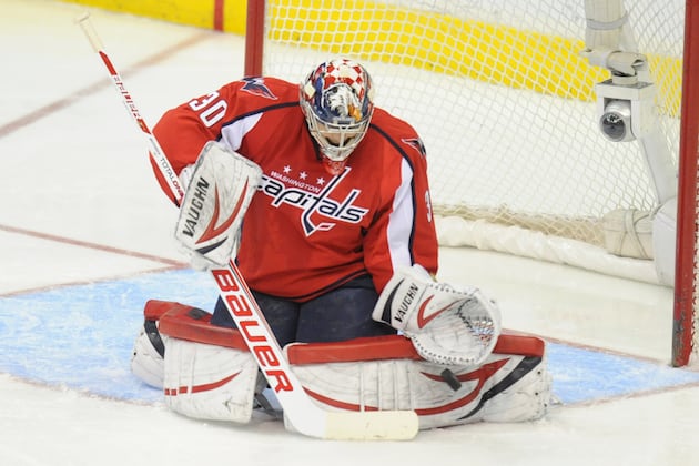 Capitals Re-Sign Goalie Neuvirth to $5M Deal