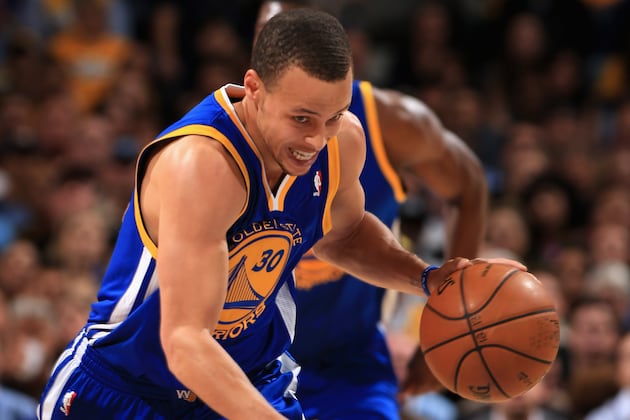 Steph Curry Plays Through Pain to Put on a Show