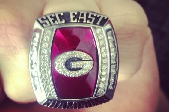 PHOTO: Aaron Murray Shows off Georgia's SEC East Title Rings