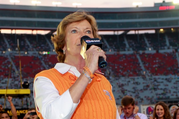Pat Summitt Gets 1-Year Extension to Continue Duties with UT