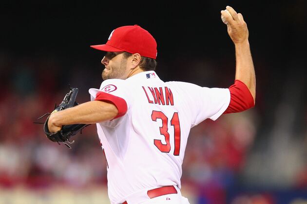 Cards' Lynn Stifles Reds to Win 10th Straight Decision