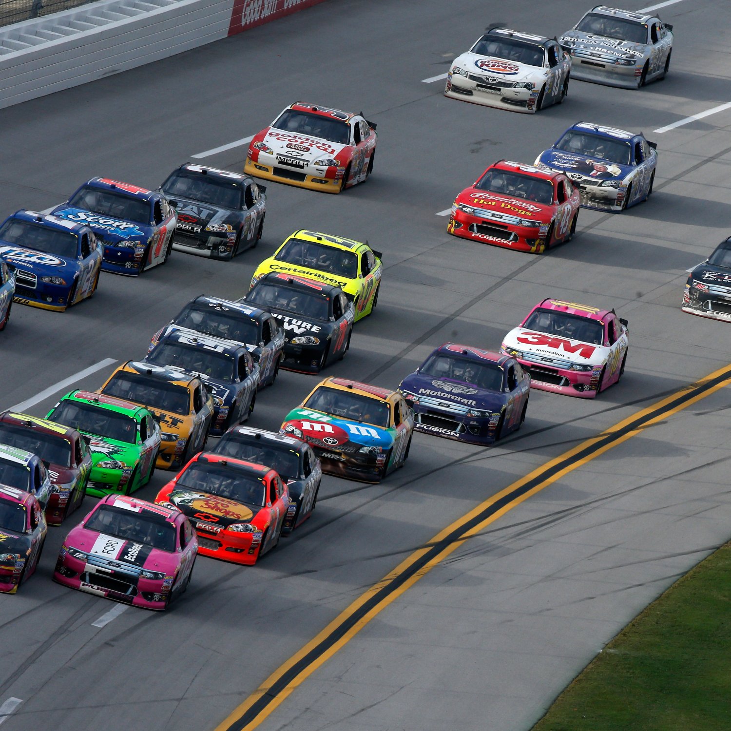 top 105+ Pictures horsepower of nascar cars Completed