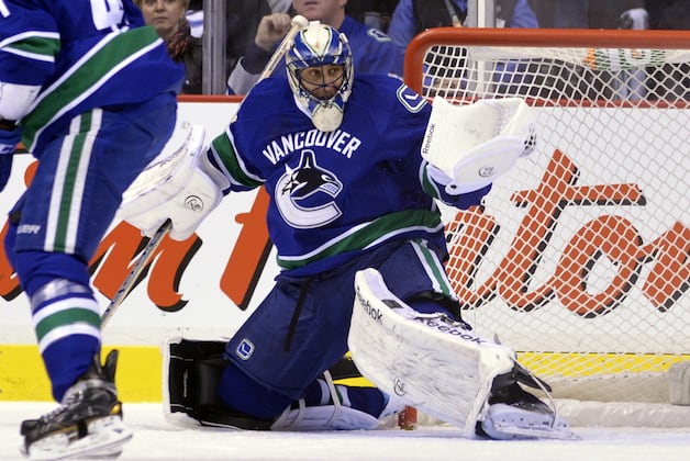 Luongo Will Start Game 2 for Regrouping Canucks